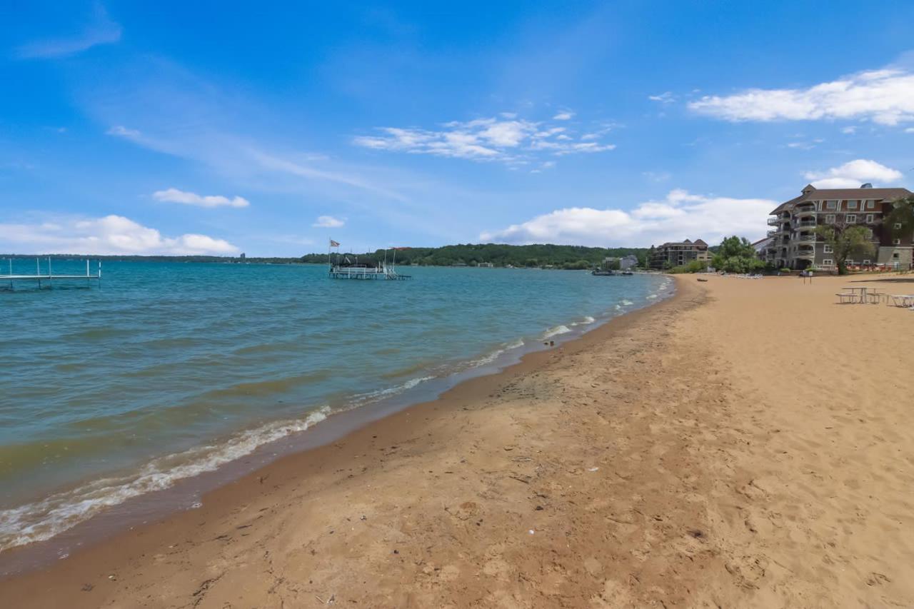 Sugar Beach Villa 1012 Luxury Waterfront Condo Traverse City Buitenkant foto