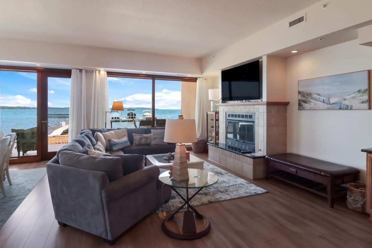Sugar Beach Villa 1012 Luxury Waterfront Condo Traverse City Buitenkant foto