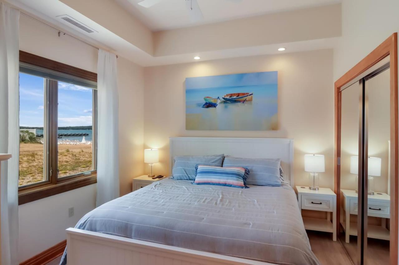 Sugar Beach Villa 1012 Luxury Waterfront Condo Traverse City Buitenkant foto