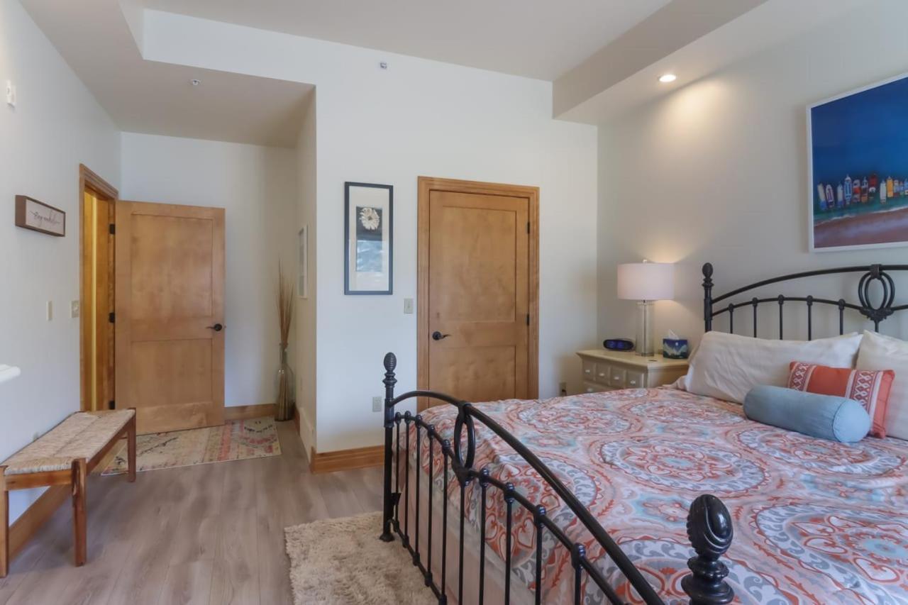 Sugar Beach Villa 1012 Luxury Waterfront Condo Traverse City Buitenkant foto