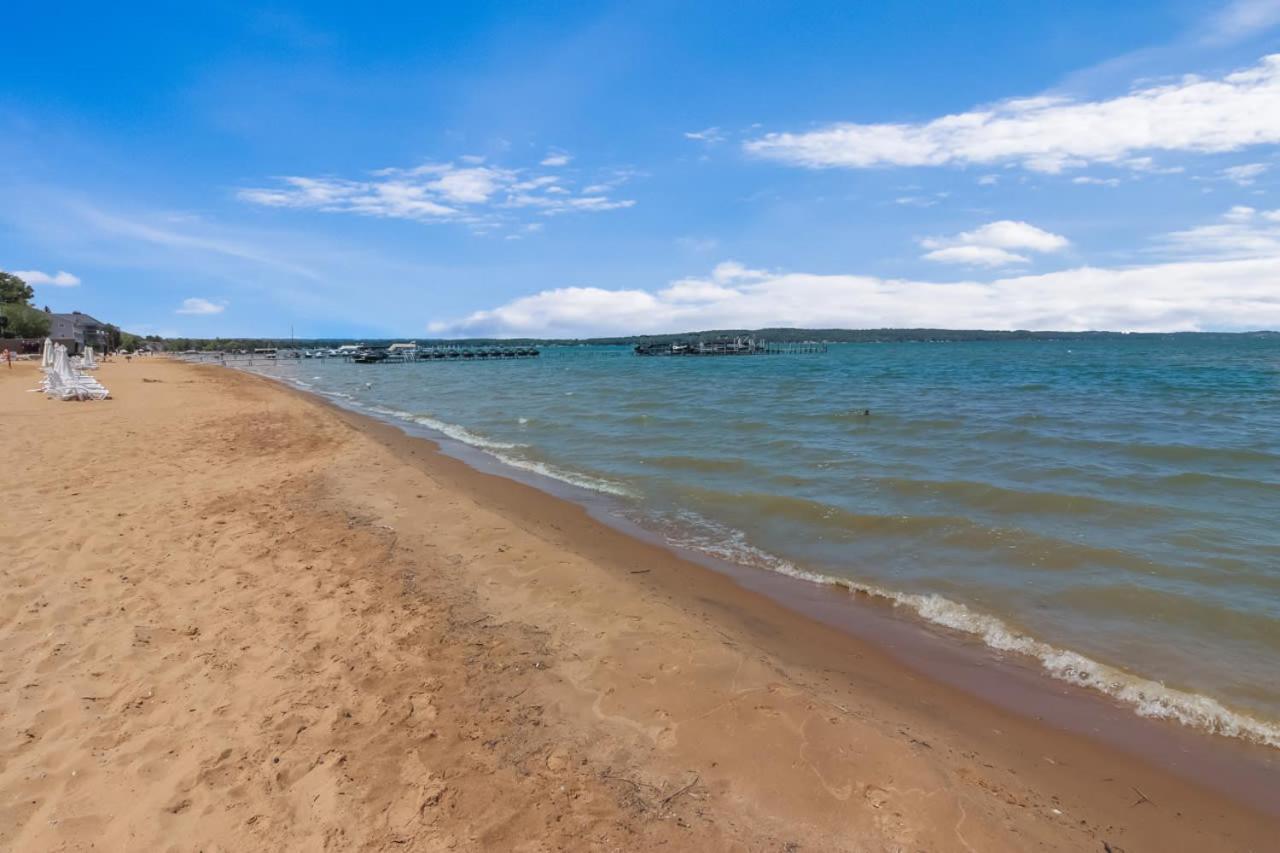 Sugar Beach Villa 1012 Luxury Waterfront Condo Traverse City Buitenkant foto