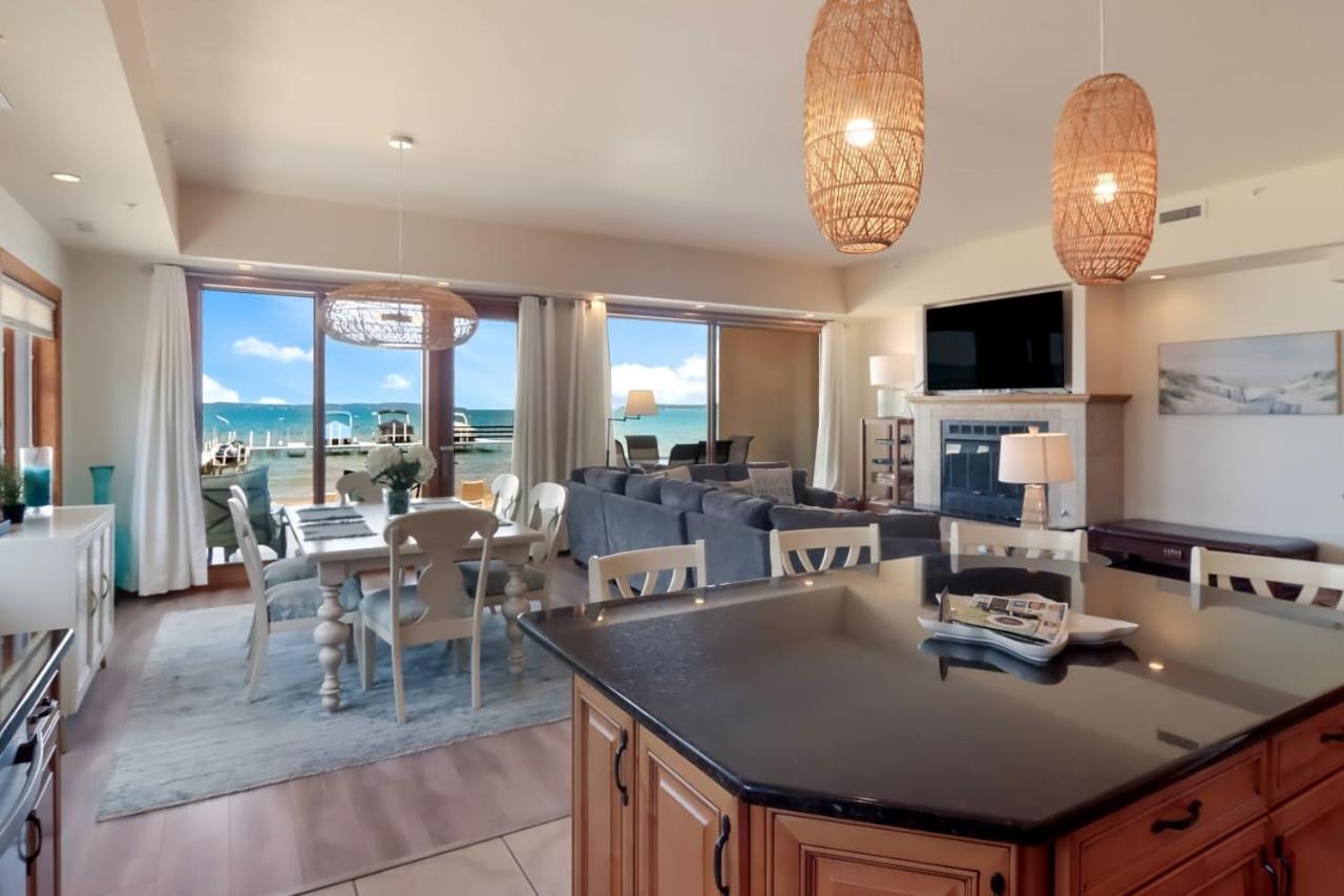 Sugar Beach Villa 1012 Luxury Waterfront Condo Traverse City Buitenkant foto