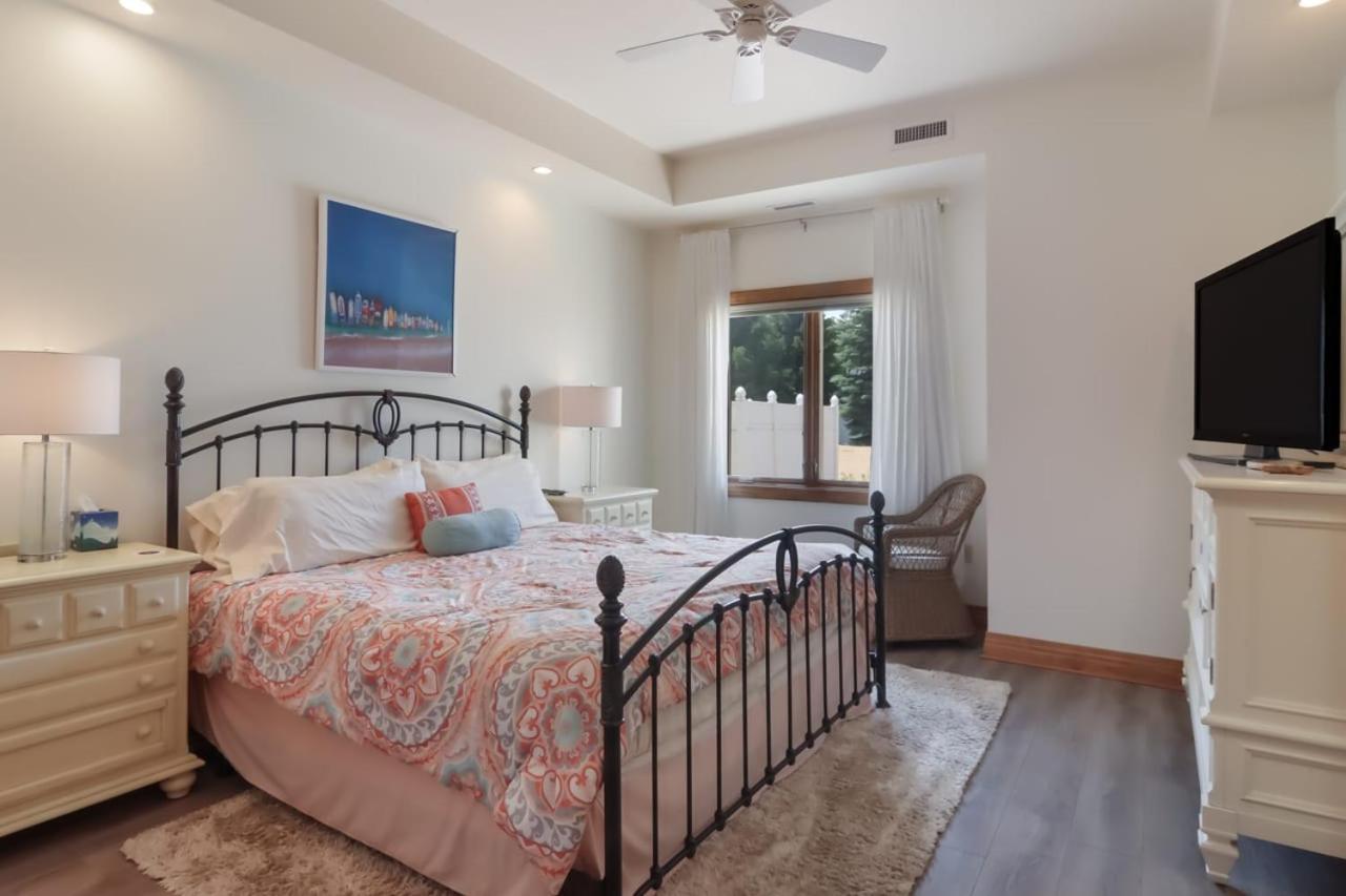 Sugar Beach Villa 1012 Luxury Waterfront Condo Traverse City Buitenkant foto