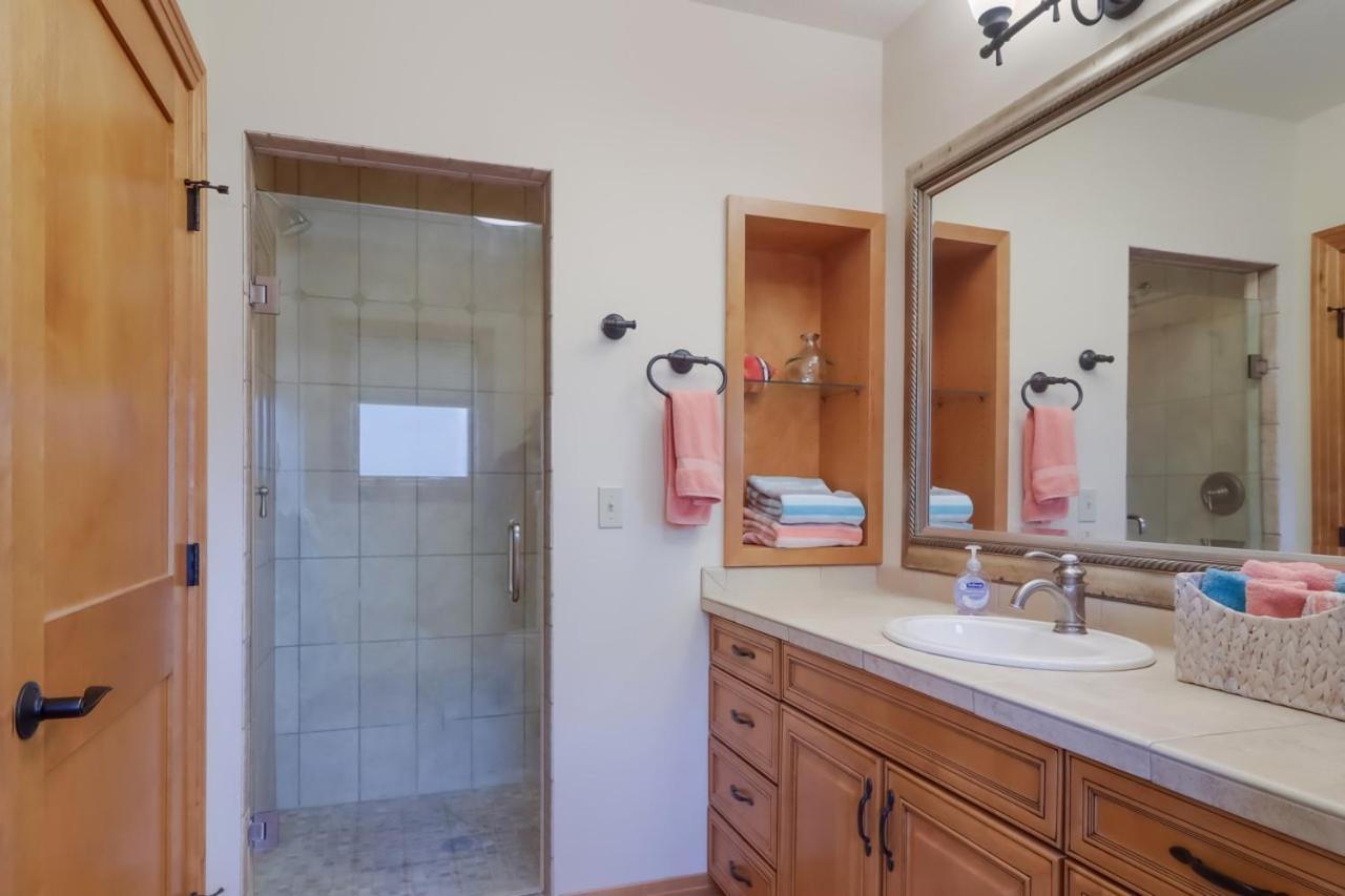 Sugar Beach Villa 1012 Luxury Waterfront Condo Traverse City Buitenkant foto