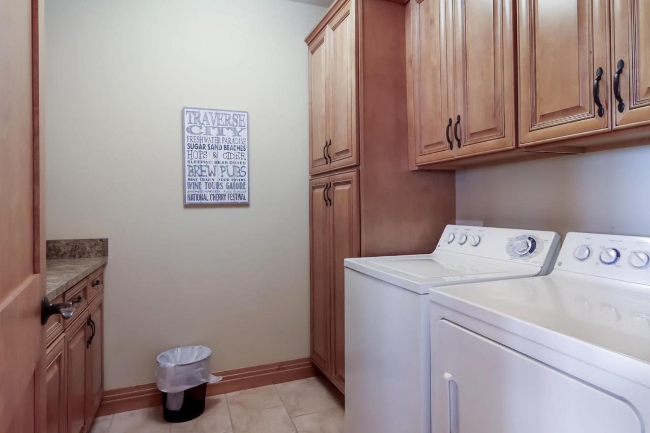 Sugar Beach Villa 1012 Luxury Waterfront Condo Traverse City Buitenkant foto